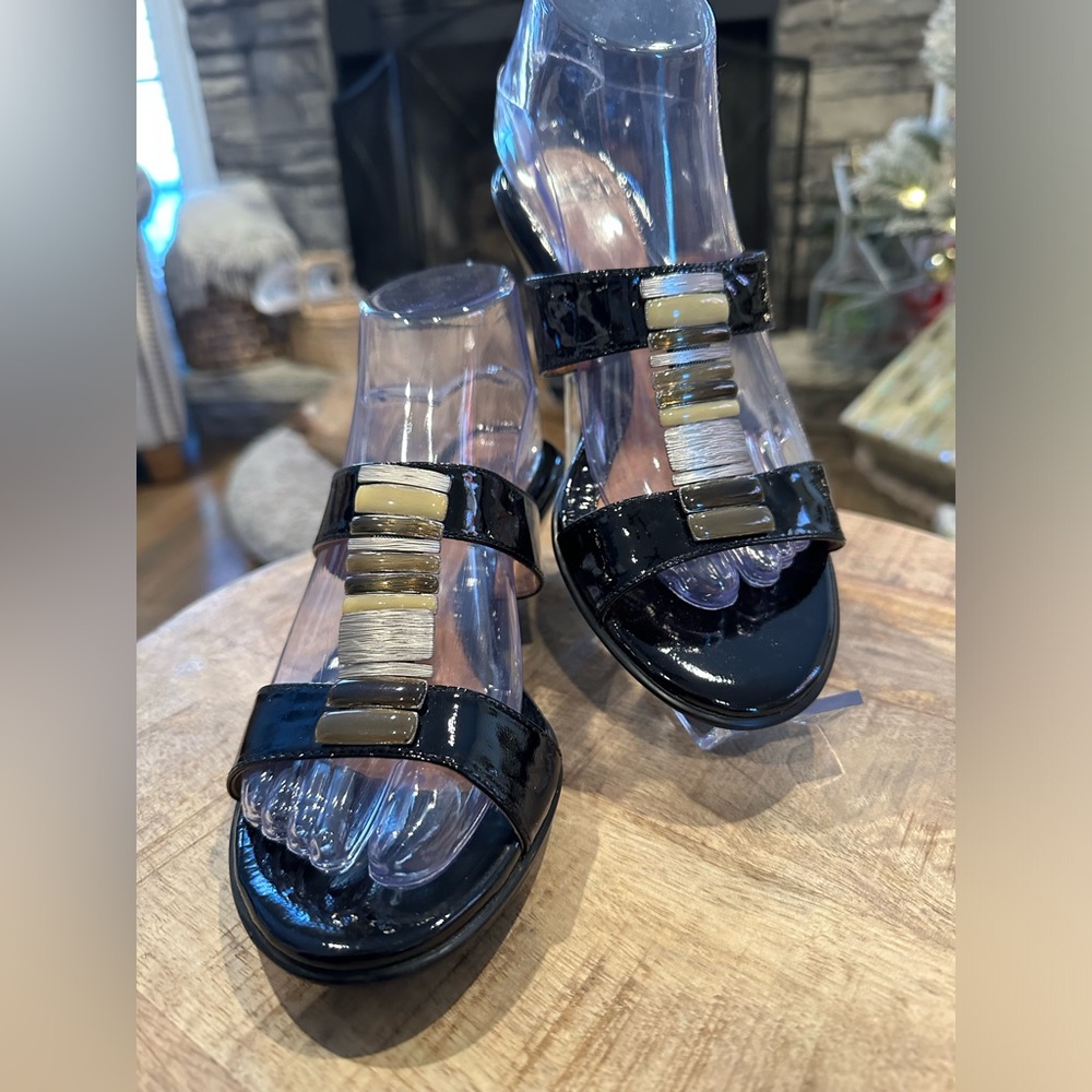 ⭐️⭐️ Sofft Anita Sandals 8M Wedge Slide Slip On Black Patent Leather Open Toe - Picture 2 of 10